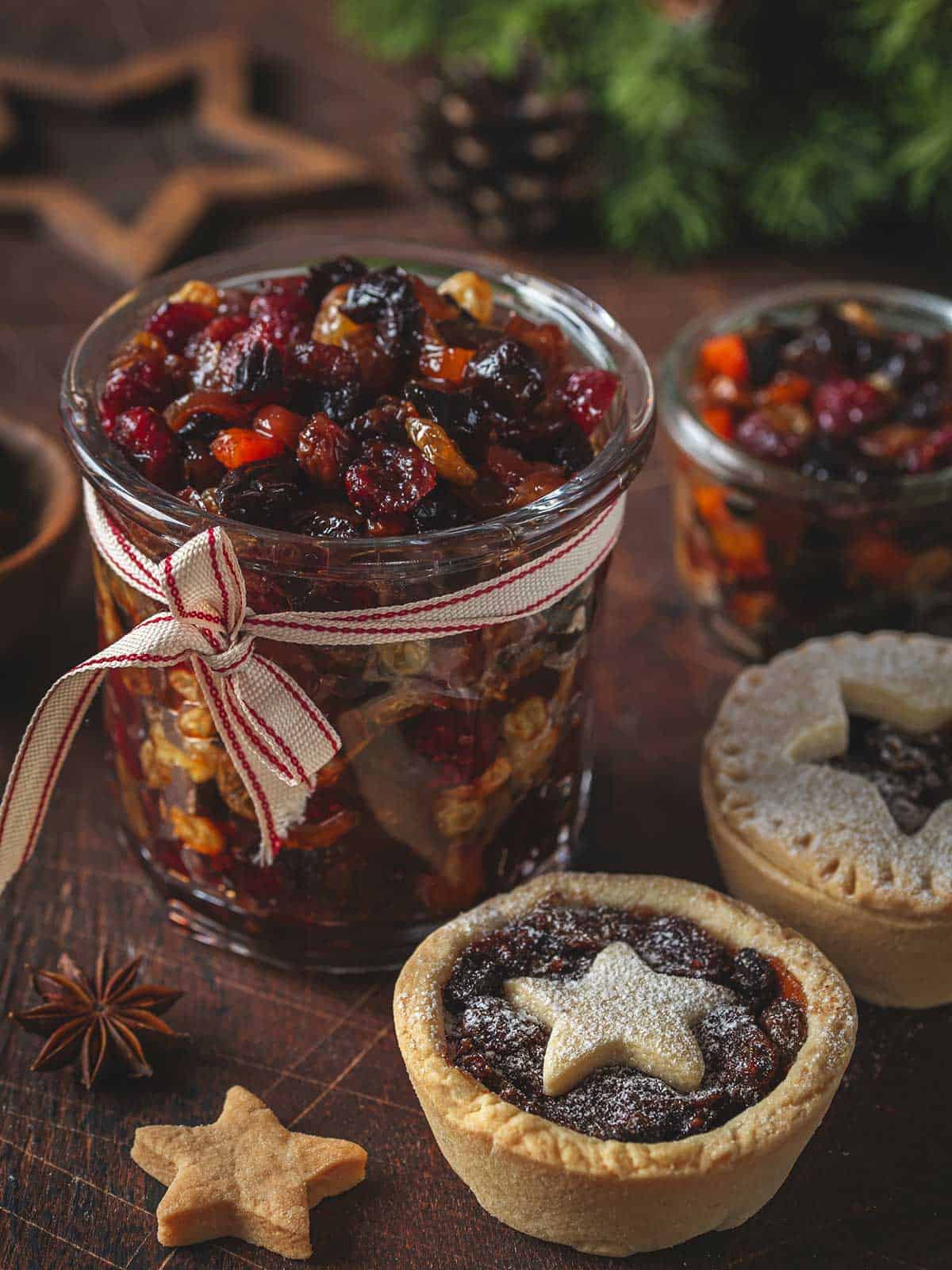 Jar of Christmas fruit mince with Christmas mince tarts.