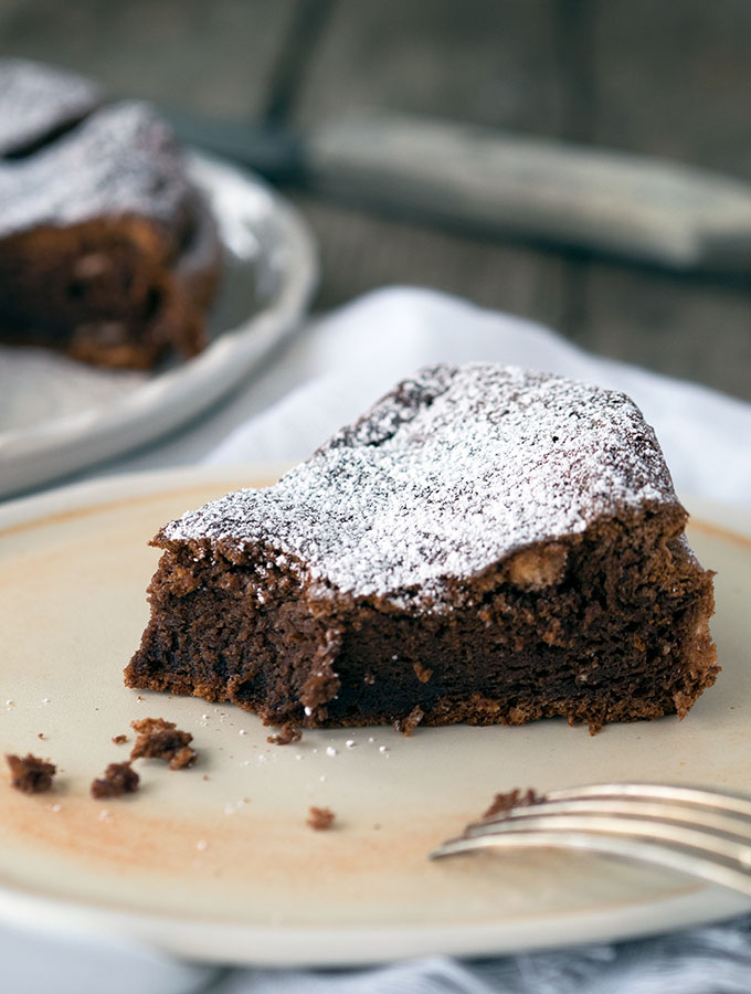 2 Ingredient Flourless Nutella Cake - Kirbie's Cravings