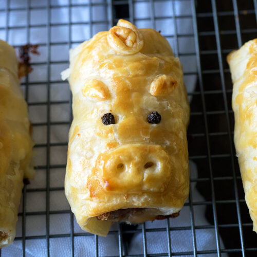 Pork Bacon and Cheese Sausage Rolls, AKA Piggie Rolls! www.bellyrumbles.com