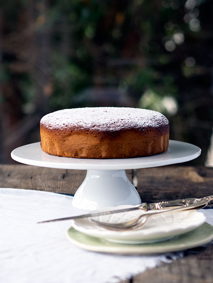 Delicious Spiced Honey Cake Recipe - Cakes - Belly Rumbles