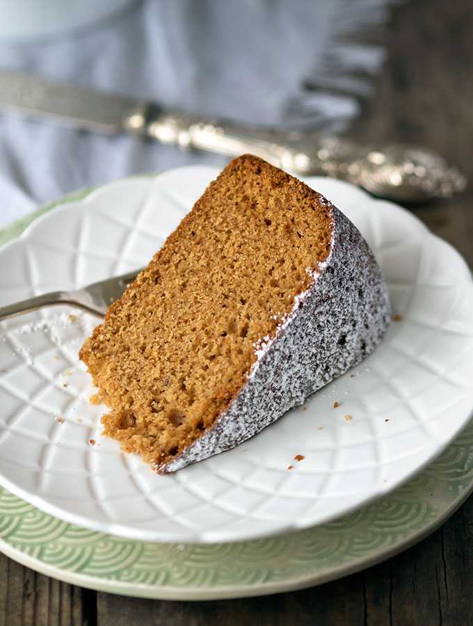 Delicious Spiced Honey Cake Recipe - Cakes - Belly Rumbles