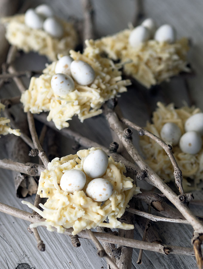 Easter Egg Nests ~ A super easy recipe made in under 5 minutes. A great one for the kids. Only using 4 ingredients.