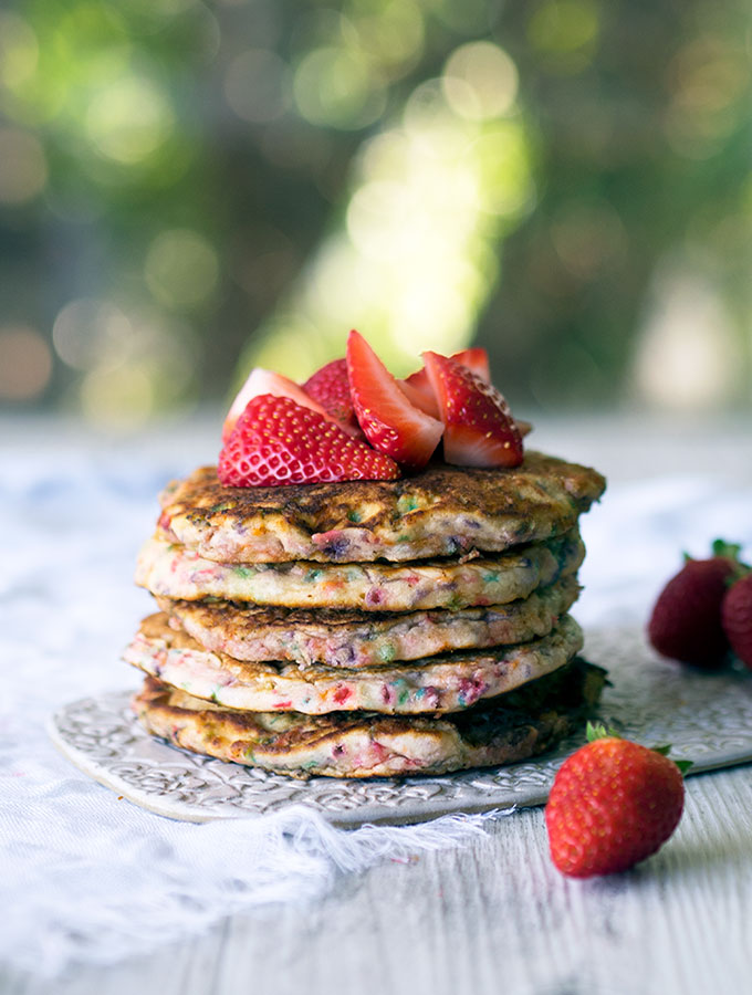 Funfetti Pancakes ~ a breakfast full of rainbow colours