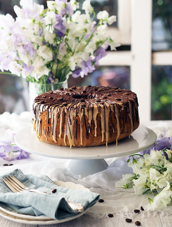 A simple but stunning coffee marble chiffon cake. The drizzle of dark chocolate over the coffee butter icing takes this chiffon cake to a new level.