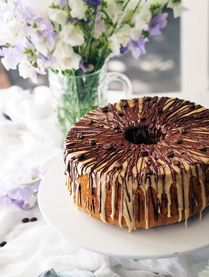 A simple but stunning coffee marble chiffon cake. The drizzle of dark chocolate over the coffee butter icing takes this chiffon cake to a new level.