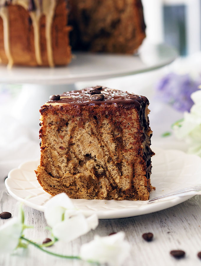 A simple but stunning coffee marble chiffon cake. The drizzle of dark chocolate over the coffee butter icing takes this chiffon cake to a new level.