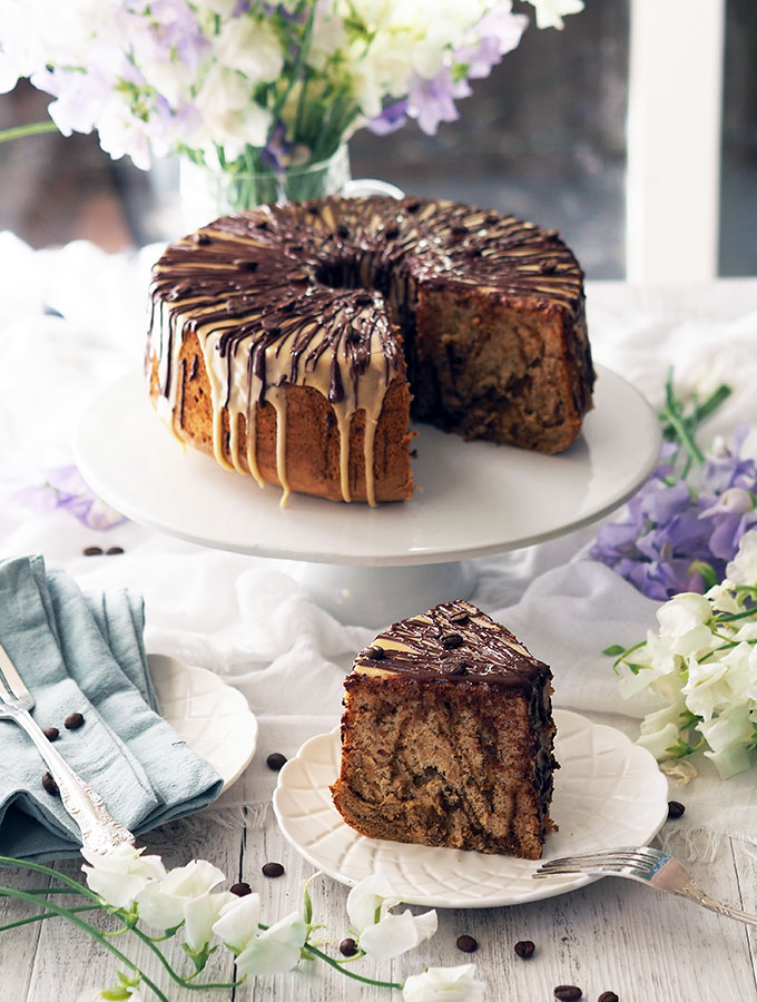 A simple but stunning coffee marble chiffon cake. The drizzle of dark chocolate over the coffee butter icing takes this chiffon cake to a new level.