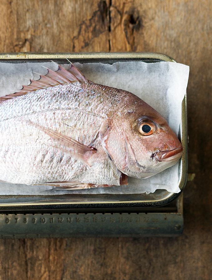 Pesce intero fritto alla thailandese