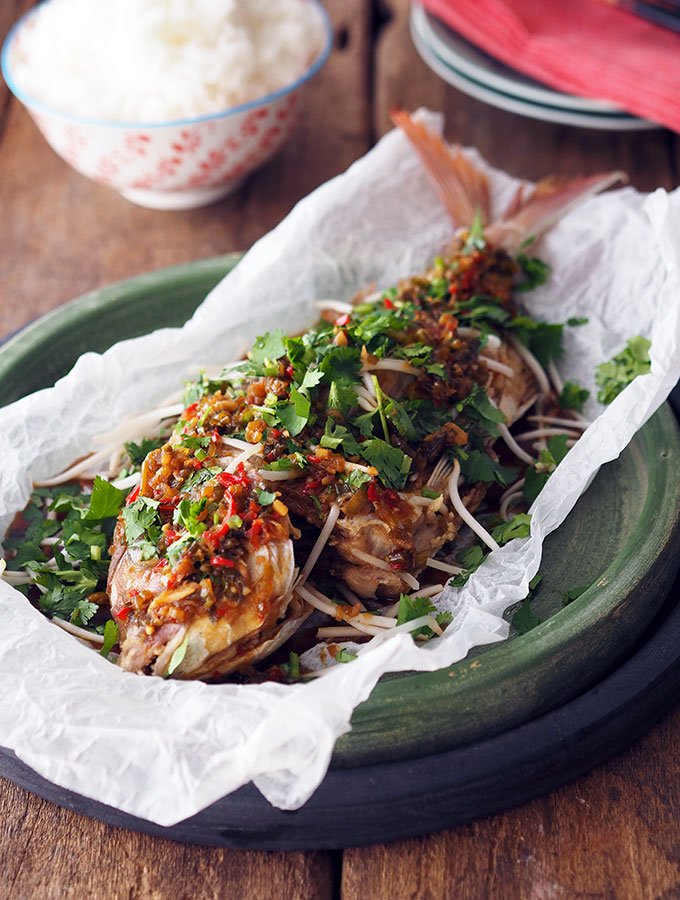 Poisson entier frit à la thaïlandaise