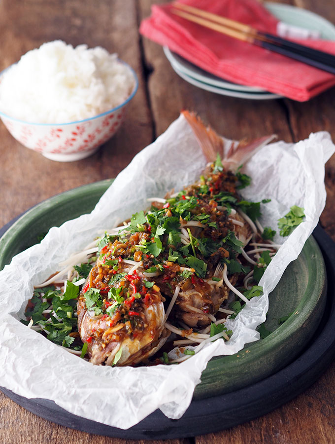 Poisson entier frit à la thaïlandaise