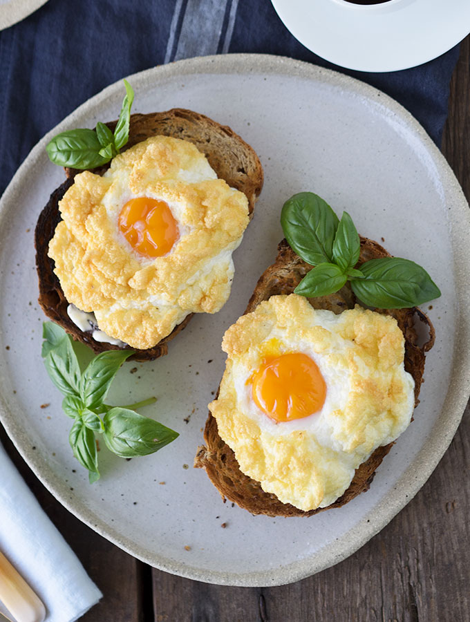 What are cloud eggs? They are the perfect light and fluffy breakfast egg dish. Baked and not fried which means they are healthier for you, and low in fat.