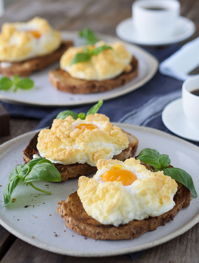 Deliciously Fluffy Cloud Eggs - Belly Rumbles