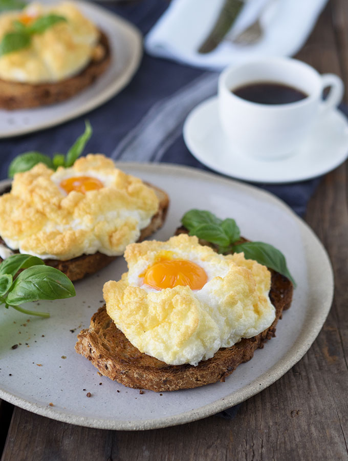 What are cloud eggs? They are the perfect light and fluffy breakfast egg dish. Baked and not fried which means they are healthier for you, and low in fat.