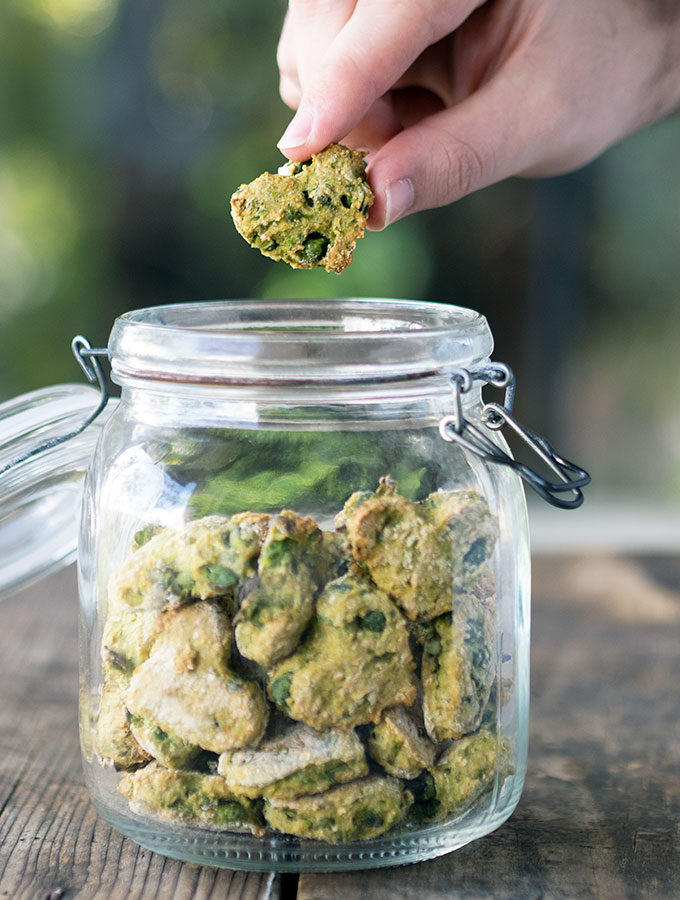 These pea and rosemary dog treats with have your favourite puppy doing back flips. Only 4 ingredients and easy peasy to make.