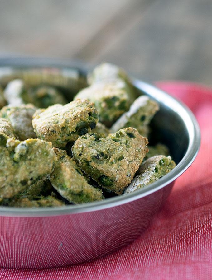 These pea and rosemary dog treats with have your favourite puppy doing back flips. Only 4 ingredients and easy peasy to make.