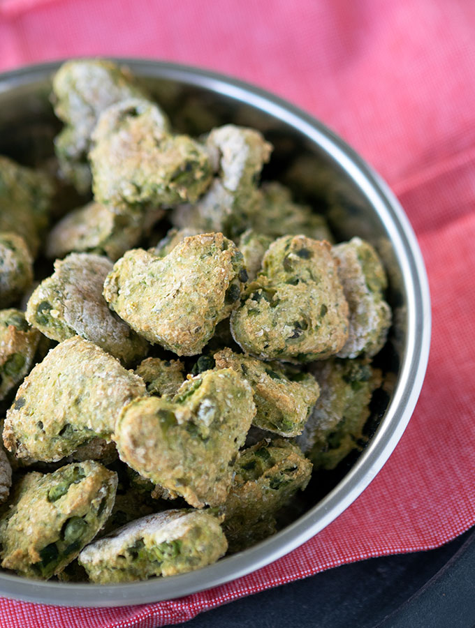 These pea and rosemary dog treats with have your favourite puppy doing back flips. Only 4 ingredients and easy peasy to make.