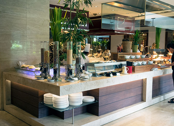 The Peninsula Hotel Manila stay review. 5 star luxury located centrally in Makati.