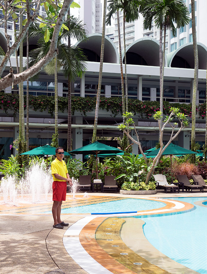 Shangri-La Hotel Singapore Swimming Pool