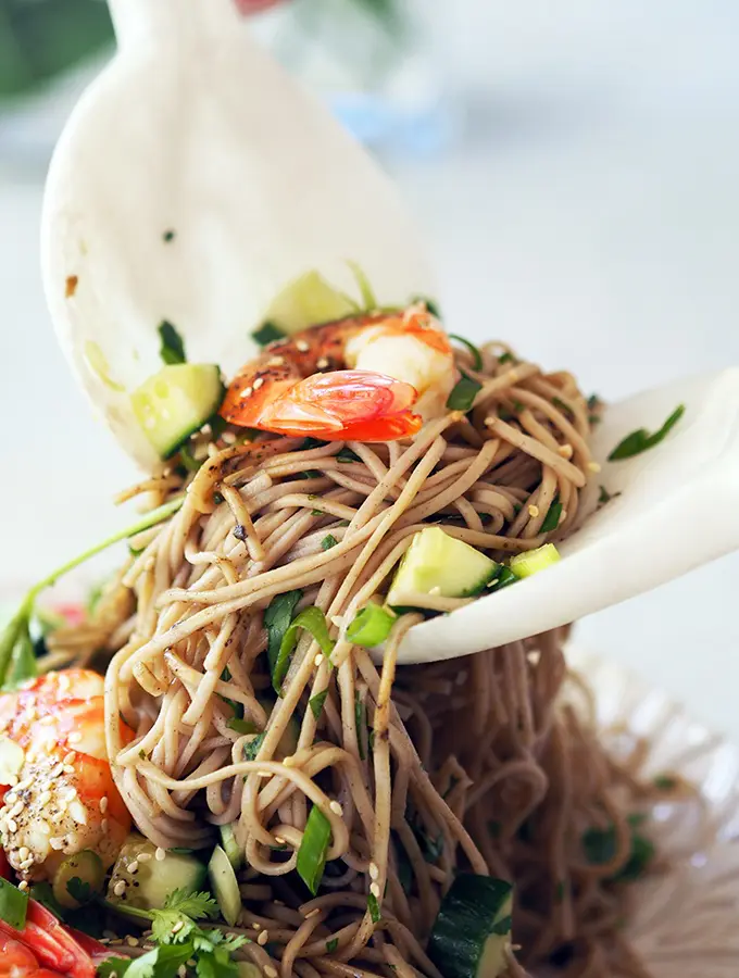 soba noodle salad with shrimp and sesame seeds