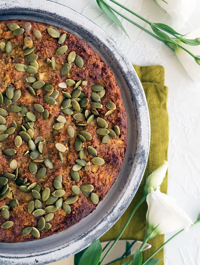 A healthy apple and almond cake, gluten free and uses honey to sweeten