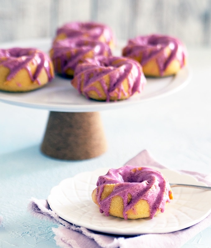 A simple and easy one bowl pour and mix vanilla cake recipe