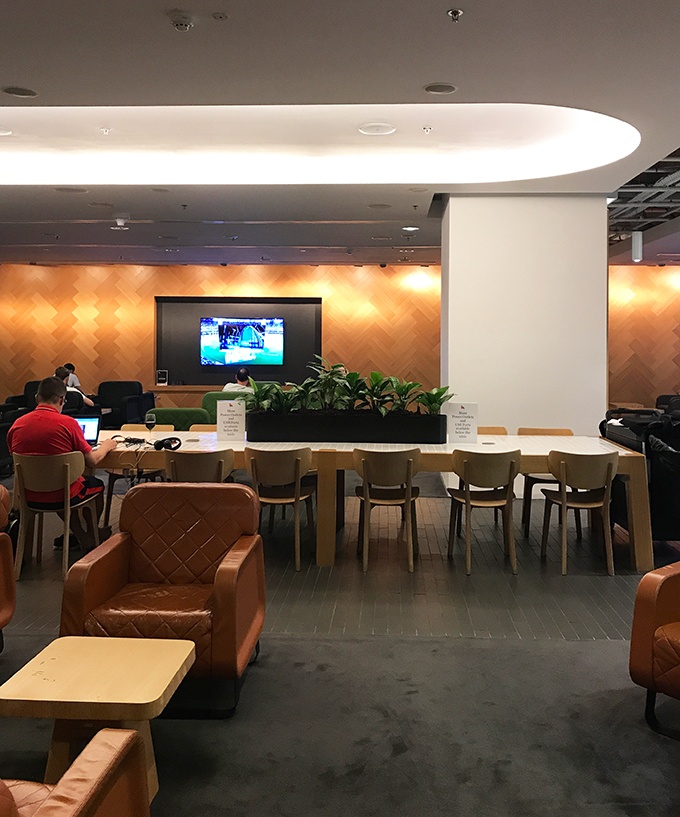 A look at the Qantas Singapore Lounge Changi Airport - Belly Rumbles