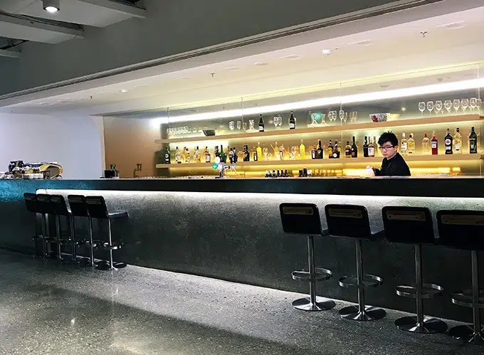 The long bar in Singapore, but this one is at the Qantas Singapore Lounge