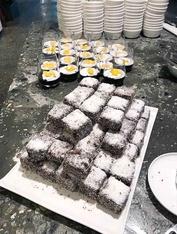 Qantas Singapore Lounge even has pandan lamingtons