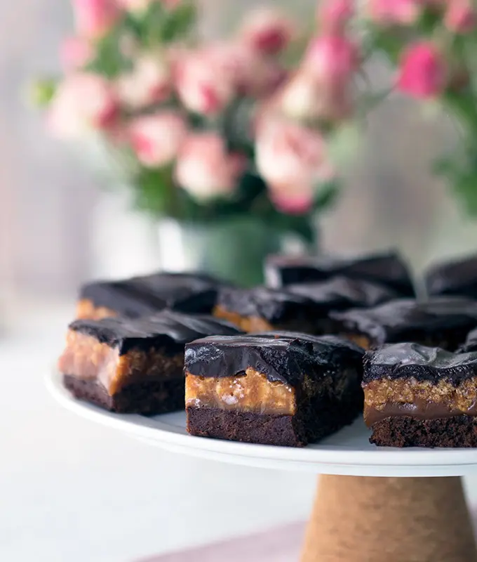 Caramel Crunch Brownies or are they Chocolate Caramel Crunch Brownies? These brownie bars are delicious beyond belief.