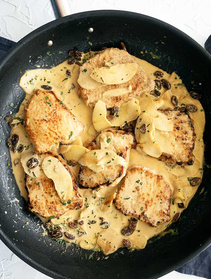 One pan dish Pork with apples sultanas and cream www.bellyrumbles.com