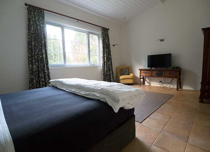 mona farm the coach house bedroom