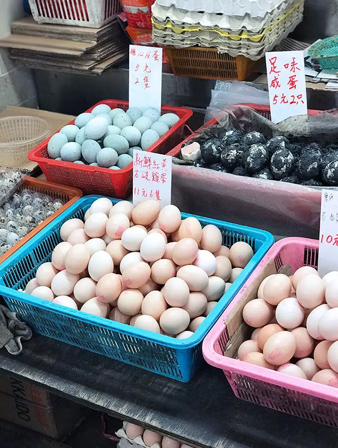 various types of eggs at the red market macao