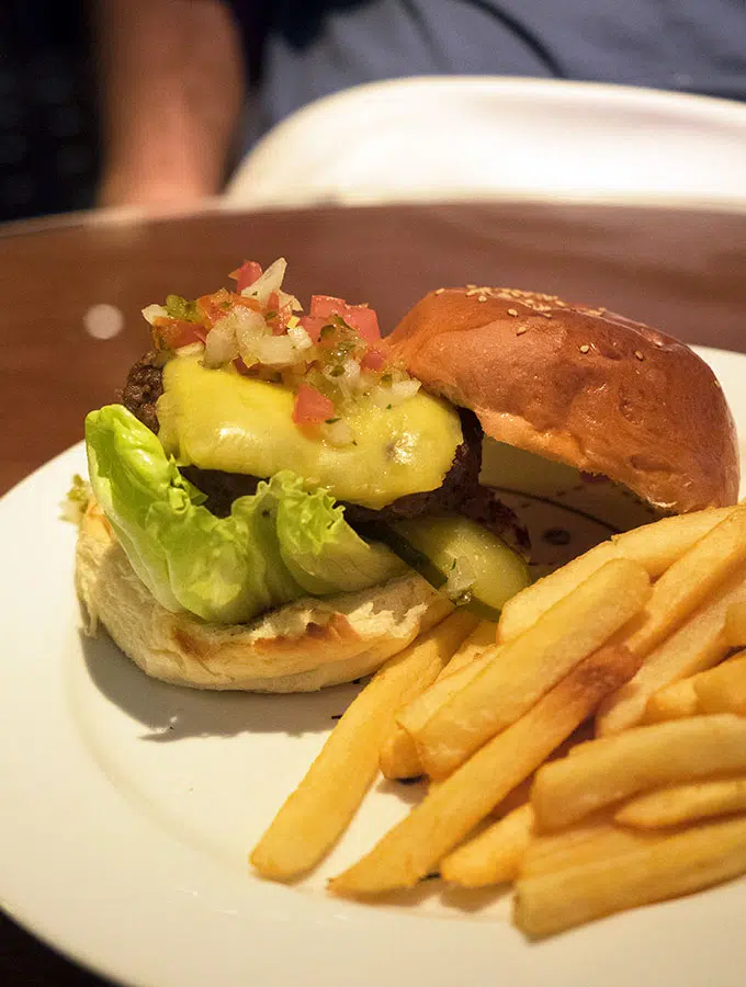 hamburger with chips on a plate