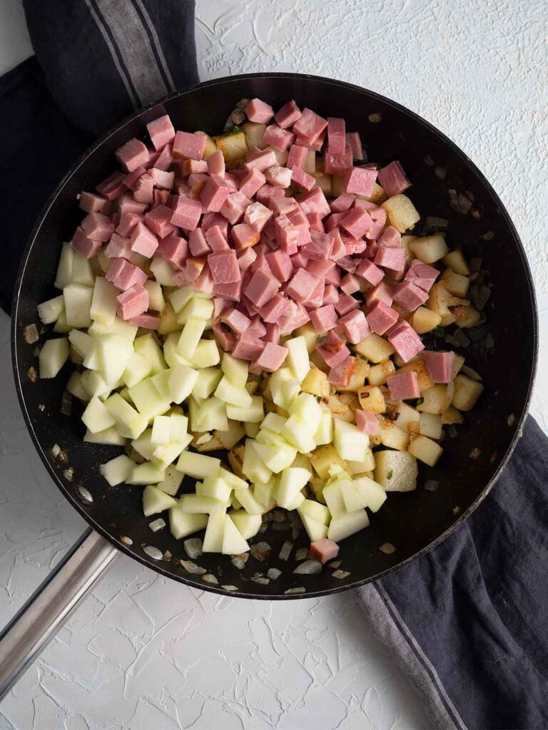 ham potatoes and onions in a fry pan