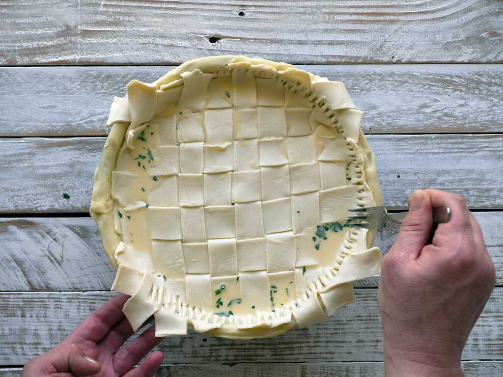 crimping pie pastry edge