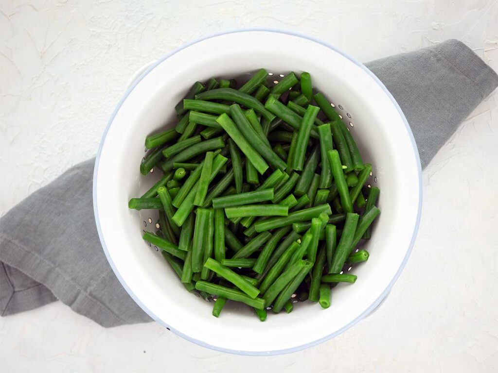 green beans in a colander