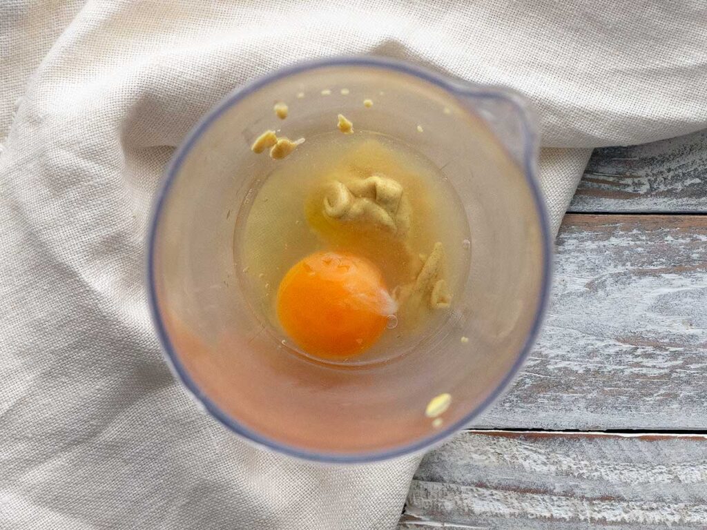 egg, mustard and vinegar in the immersion blender beaker