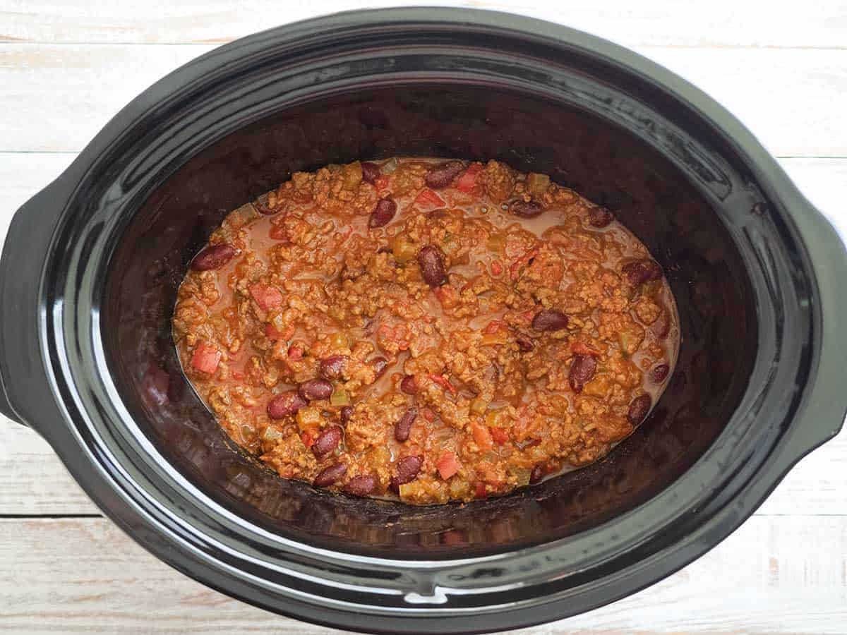 Cooked chilli con carne in the slow cooker bowl.