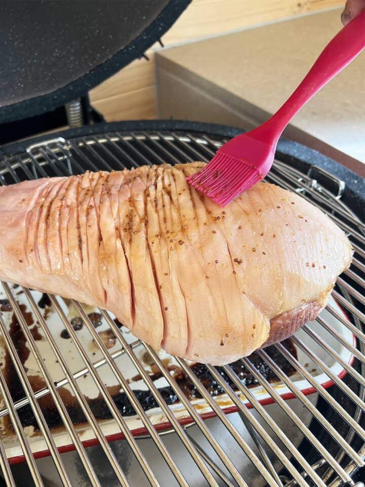 Glazing a cooked ham for christmas au